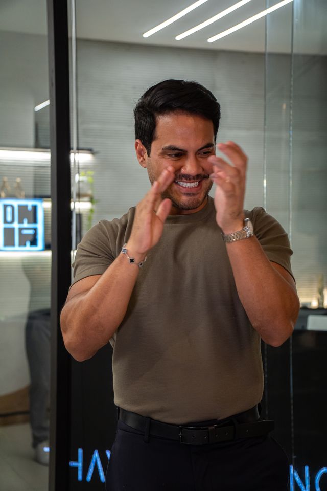 Thaygo Balbino sorrindo, emocionado